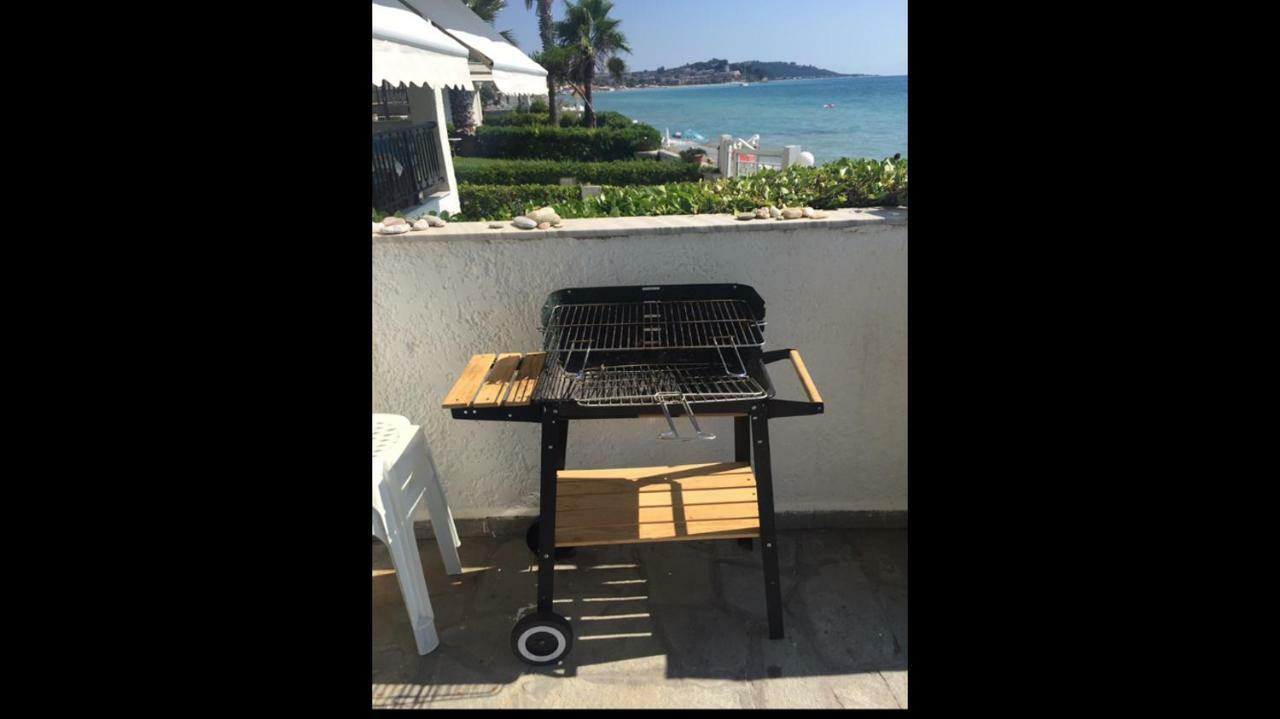 Seafront Maisonette In フォルカ エクステリア 写真