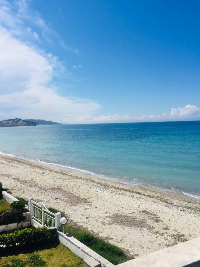 Seafront Maisonette In フォルカ エクステリア 写真