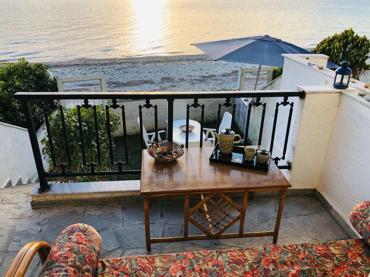 Seafront Maisonette In フォルカ エクステリア 写真