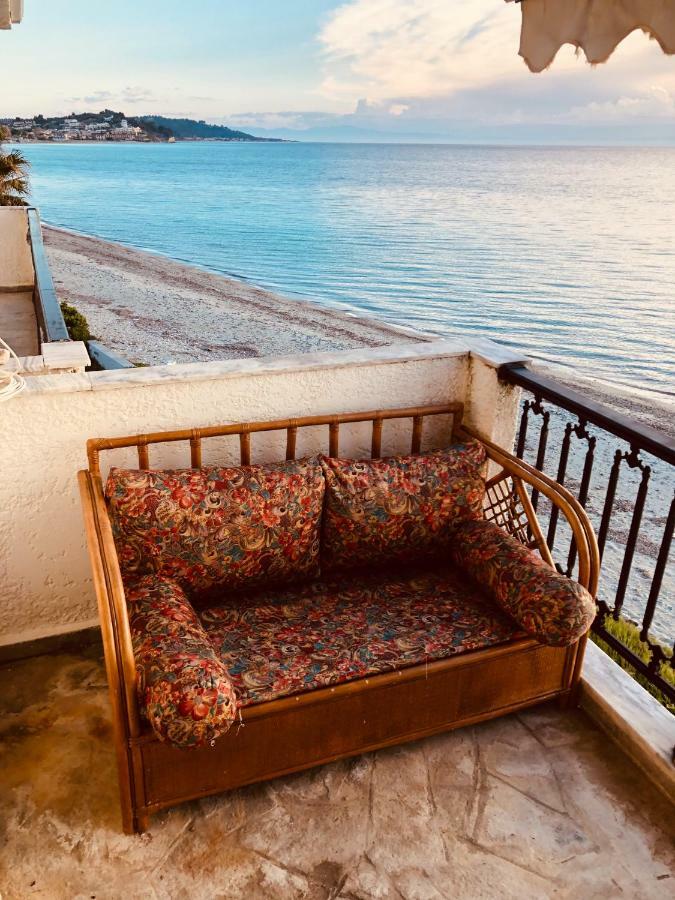 Seafront Maisonette In フォルカ エクステリア 写真