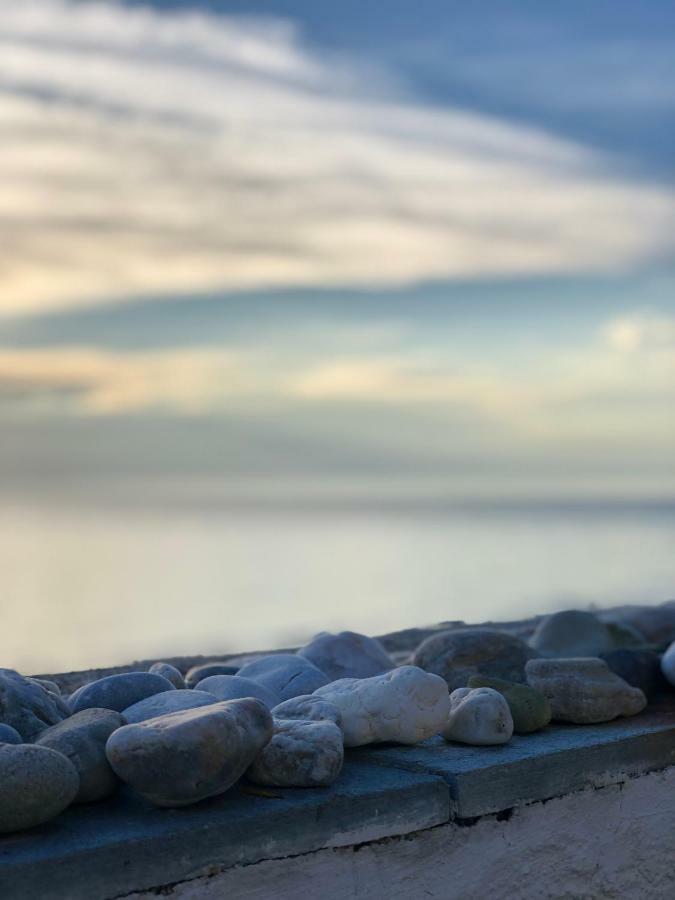 Seafront Maisonette In フォルカ エクステリア 写真