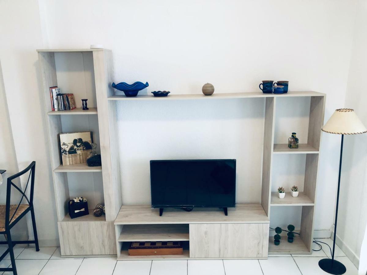 Seafront Maisonette In フォルカ エクステリア 写真