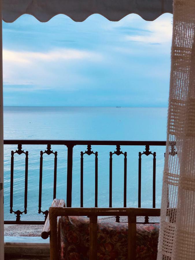 Seafront Maisonette In フォルカ エクステリア 写真
