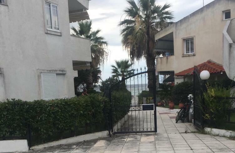 Seafront Maisonette In フォルカ エクステリア 写真