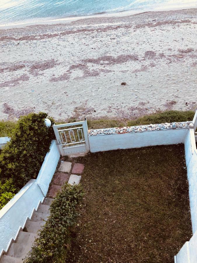 Seafront Maisonette In フォルカ エクステリア 写真