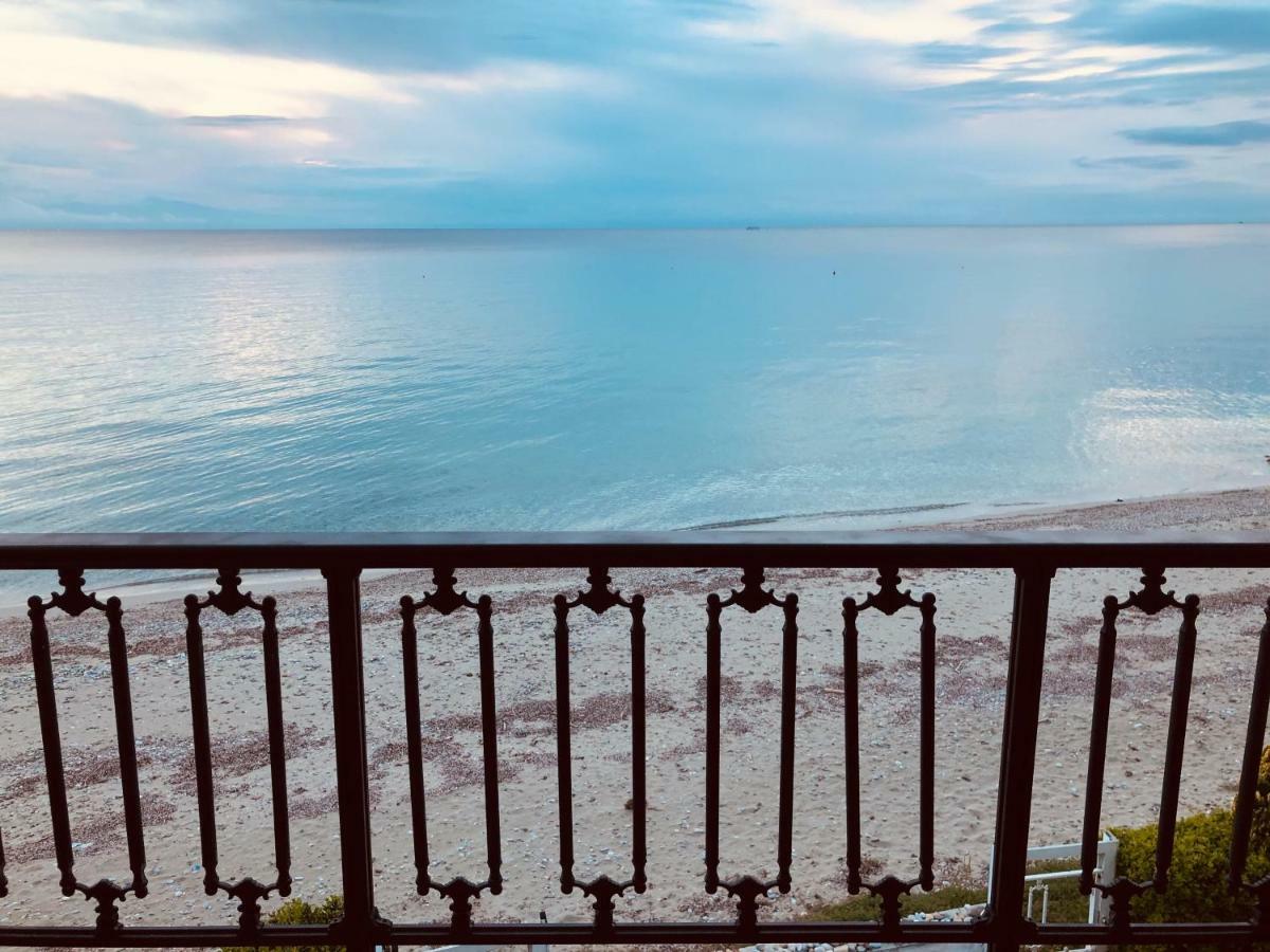 Seafront Maisonette In フォルカ エクステリア 写真