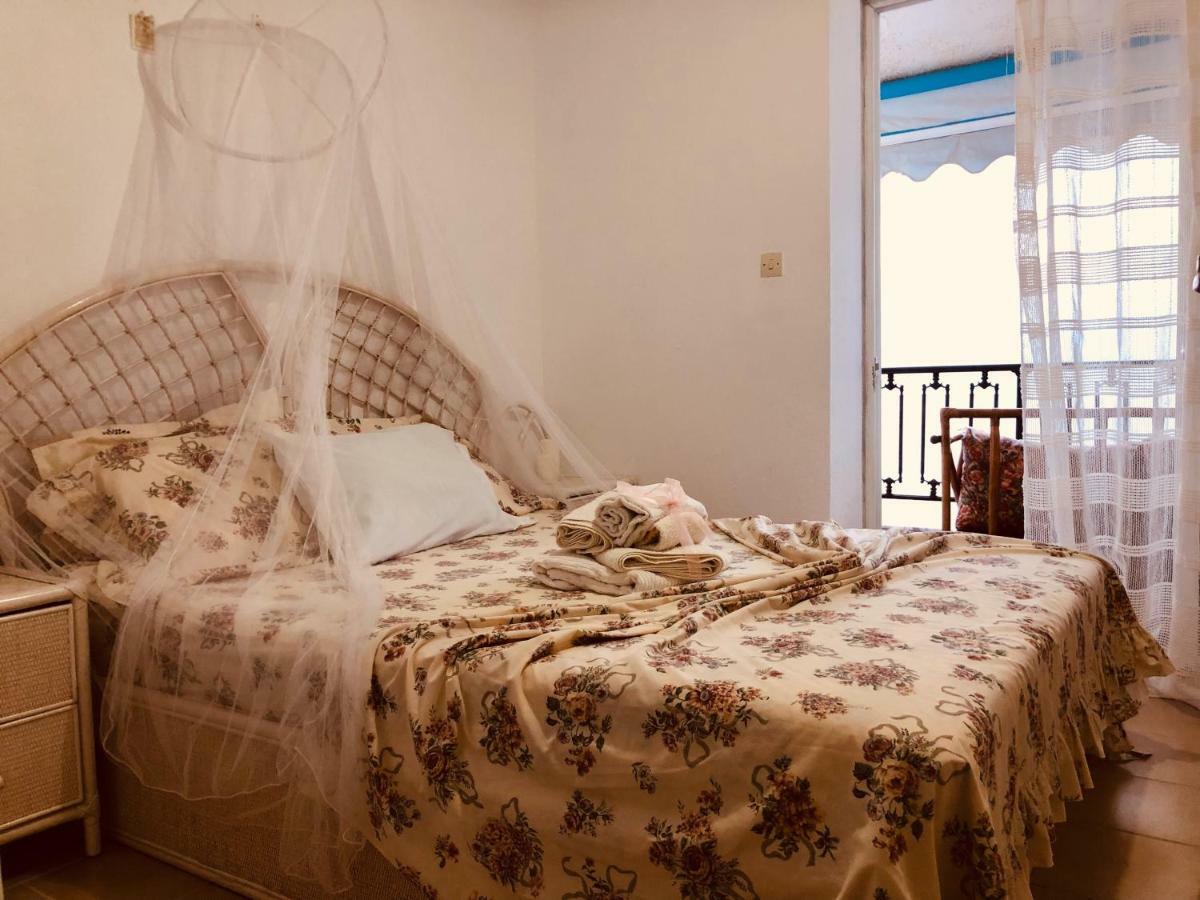 Seafront Maisonette In フォルカ エクステリア 写真