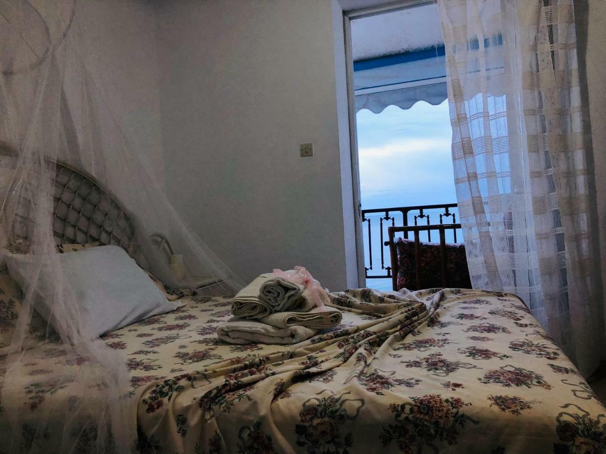 Seafront Maisonette In フォルカ エクステリア 写真