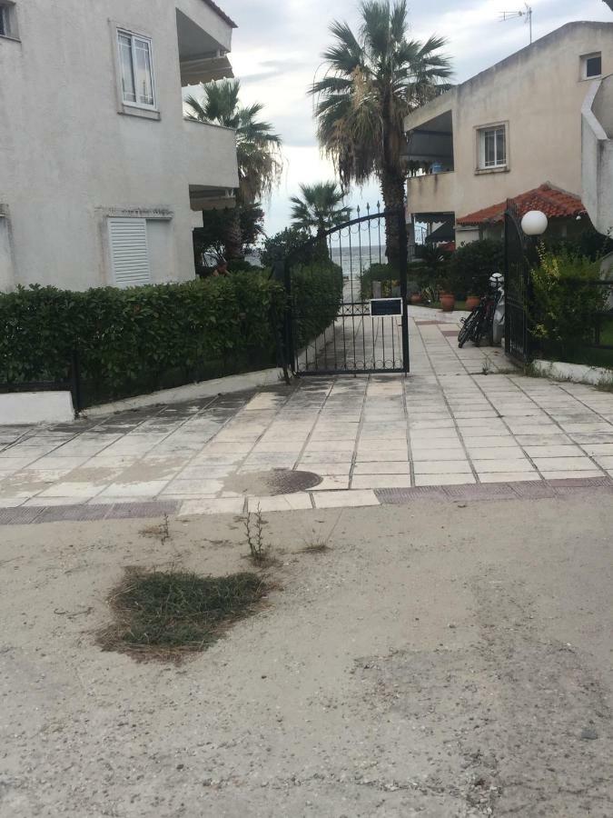 Seafront Maisonette In フォルカ エクステリア 写真